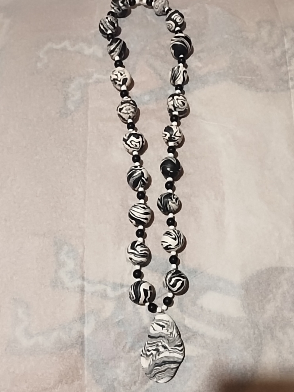 Black and White Swirl Bead Pendant Necklace Tribal Necklace EUC.